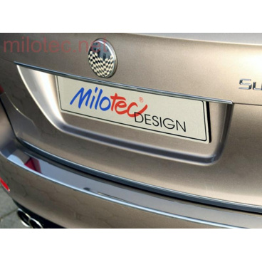 Leiste über dem hinteren Nummernschild, Edelstahl, Superb II. Kombi / Fabia III. Limousine/Yeti-Facelift Leiste über dem hinteren Nummernschild, Edelstahl, Superb II. Kombi / Fabia III. Limousine/Yeti-Facelift