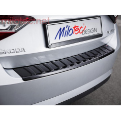 Škoda Superb III Limousine – fünfte Türschwelle mit Vorsprüngen, ABS-Schwarzmetallic