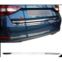 Edelstahlkante des hinteren Kofferraums mit aufgeklebter Škoda Superb III 2015+ Limousine Omtec