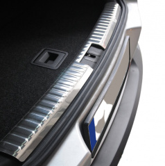 Polierte Schutzplatte aus Edelstahl für die Innenkante des Laderaums Omtec VW Tiguan 07-15