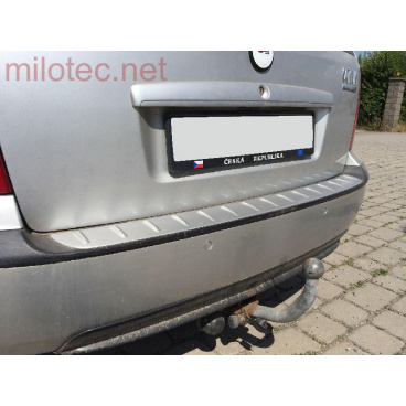 Fünfte Türschwelle mit Vorsprüngen, ABS-Silber, Škoda Octavia I Limousine