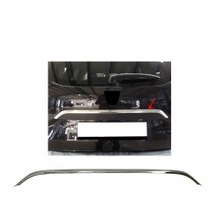 Edelstahl-Chromleiste poliert über dem Nummernschild Omtec Dacia Duster 2018+