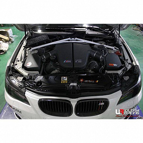 BMW M5 E60 05-10 UltraRacing 4-Punkt-Front-Obere Domstrebe