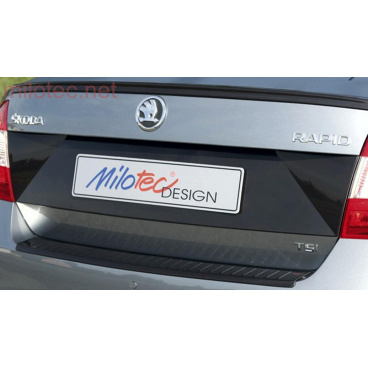 Škoda Rapid Limousine – Designabdeckung unter dem Nummernschild, ABS schwarz metallic Škoda Rapid Limousine – Designabdeckung unter dem Nummernschild, ABS schwarz metallic