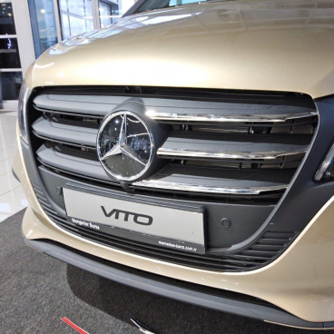 Vordere Edelstahlmaske Mercedes Vito Vordere Edelstahlmaske Mercedes Vito
