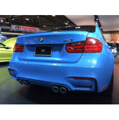 Heckflügel M3 für BMW 3 (F30) am Rand des Kofferraums