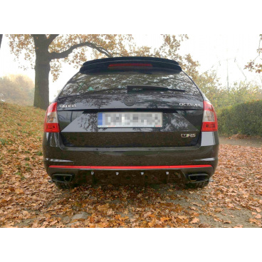 Heckstoßstangeneinsatz ver.1 für Skoda Octavia RS Mk3, Maxton Design (glänzend schwarzer ABS-Kunststoff)