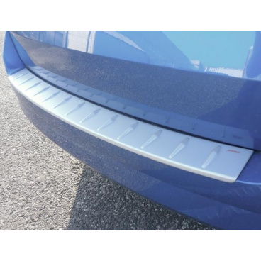 Fünfte Türschwelle mit Vorsprüngen, ABS-Silber Škoda Fabia III Combi, 12/2014+ Fünfte Türschwelle mit Vorsprüngen, ABS-Silber Škoda Fabia III Combi, 12/2014+