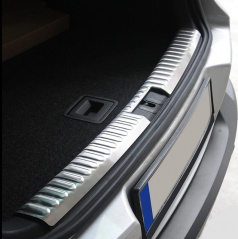 Bodenschutzplatte aus Edelstahl für die Innenkante des Laderaums Omtec VW Tiguan 07-15