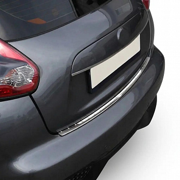 Polierte Edelstahl-Abdeckung der oberen Kante der hinteren Stoßstange Nissan Juke 2014 - 2019 Facelift.