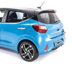 Polierte Edelstahlabdeckung über dem hinteren Nummernschild für ausgewählte Automodelle