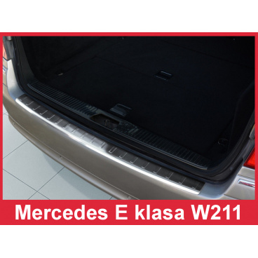 Edelstahlabdeckung zum Schutz der Schwelle der hinteren Stoßstange Mercedes EW 211 Kombi 2002-09