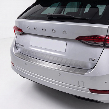 Geschliffene Edelstahl-Abdeckung der oberen Kante des hinteren Stoßfängers Škoda Octavia IV 2020+ Liftback