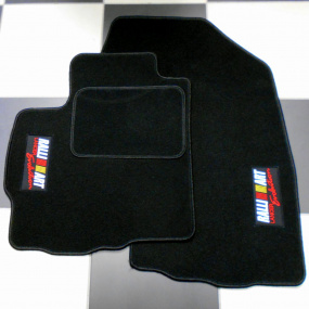 Luxuriöse Textil-Automatten für Mitsubishi Lancer in Schwarz mit Ralliart-Logo