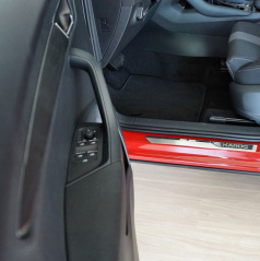 Škoda Karoq schützende Einstiegsleisten aus Edelstahl