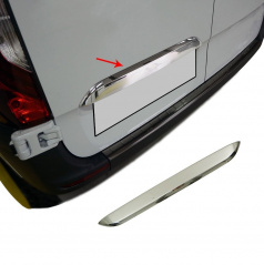 Edelstahlabdeckung über dem hinteren Nummernschild Mercedes Sprinter W907 2018+