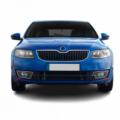 Polierte Edelstahlrahmen der Nebelscheinwerfer Omtec Škoda Octavia III