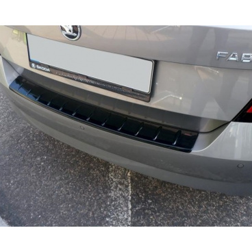 Fünfte Türschwelle mit Vorsprüngen, ABS-Schwarzmetallic Škoda Fabia III Limousine 09/2014 + Fünfte Türschwelle mit Vorsprüngen, ABS-Schwarzmetallic Škoda Fabia III Limousine 09/2014 +