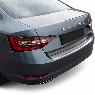 Geschliffene Edelstahl-Abdeckung der oberen Kante des hinteren Stoßfängers Škoda Superb III Liftback 2015–2024 Geschliffene Edelstahl-Abdeckung der oberen Kante des hinteren Stoßfängers Škoda Superb III Liftback 2015–2024
