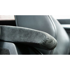 Škoda Octavia II 04-09 – PERFORIERTER Jumbo-Box-Armlehnenbezug aus ALACANTARA – SCHWARZ/WEISS