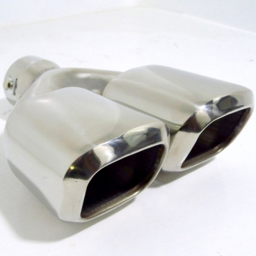 Sportliches Auspuffrohr aus Edelstahl mit Doppelperforation Sportliches Auspuffrohr aus Edelstahl mit Doppelperforation