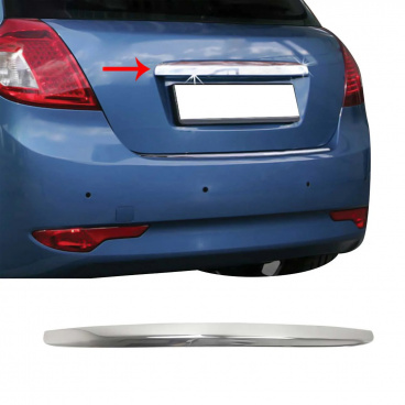 Edelstahlstreifen über dem hinteren Nummernschild Kia Ceed 2009-12 Edelstahlstreifen über dem hinteren Nummernschild Kia Ceed 2009-12