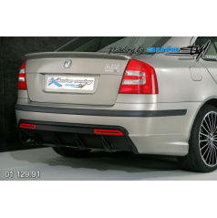 Škoda Octavia II Heckstoßstangendiffusor mit schwarzem Muster und Seitenspoilern zum Lackieren