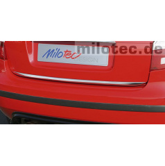 Hintere Edelstahlschiene des Kofferraums der Škoda Fabia II Limousine