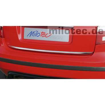 Hintere Edelstahlschiene des Kofferraums der Škoda Fabia II Limousine Hintere Edelstahlschiene des Kofferraums der Škoda Fabia II Limousine
