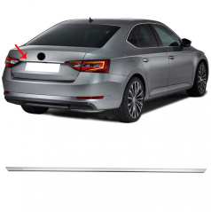 Edelstahlkante des hinteren Kofferraumgriffs mit selbstklebender Škoda Superb III 2015-23 Limousine Omtec