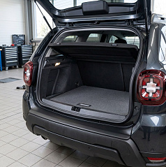 Massiver Kunststoff-Ladekantenschutz für den hinteren Stoßfänger Dacia Duster (2018–2024)