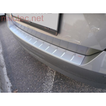 Fünfte Einstiegsleiste mit Vorsprüngen, ABS-Silber Škoda Fabia III Limousine 09/2014 Fünfte Einstiegsleiste mit Vorsprüngen, ABS-Silber Škoda Fabia III Limousine 09/2014