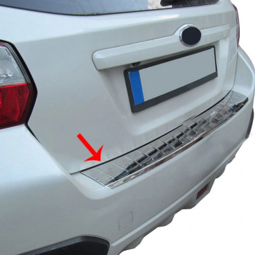 Polierte Edelstahlabdeckung der Ladekante im Kofferraum des Subaru XV 2012-18