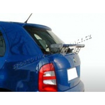 Skoda Fabia Heckflügel – mit Löchern in den Beinen